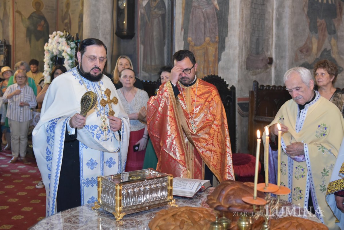 Binecuvântarea Sfântului Apostol Bartolomeu la o parohie bucureșteană 305889