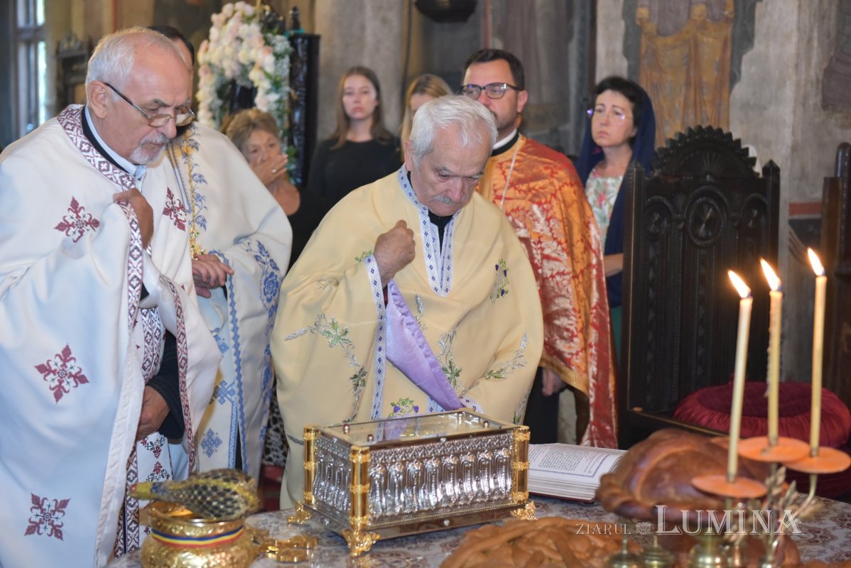 Binecuvântarea Sfântului Apostol Bartolomeu la o parohie bucureșteană 305892