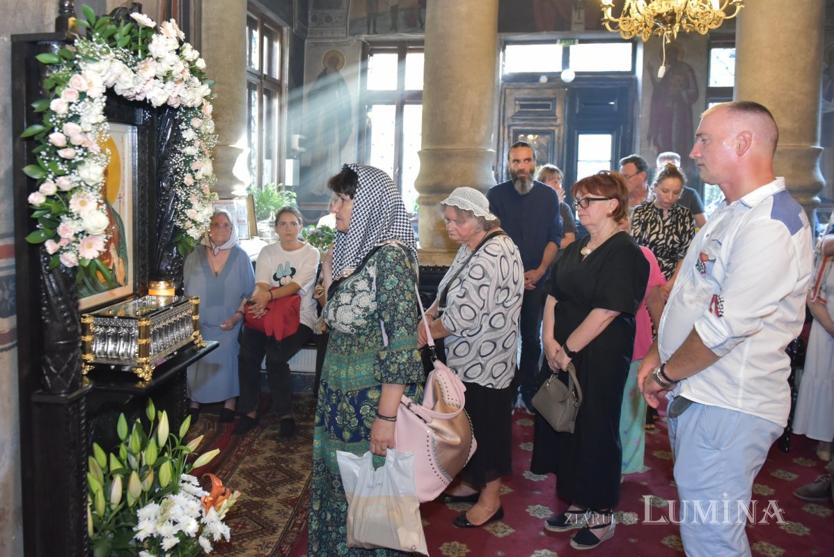 Binecuvântarea Sfântului Apostol Bartolomeu la o parohie bucureșteană 305896