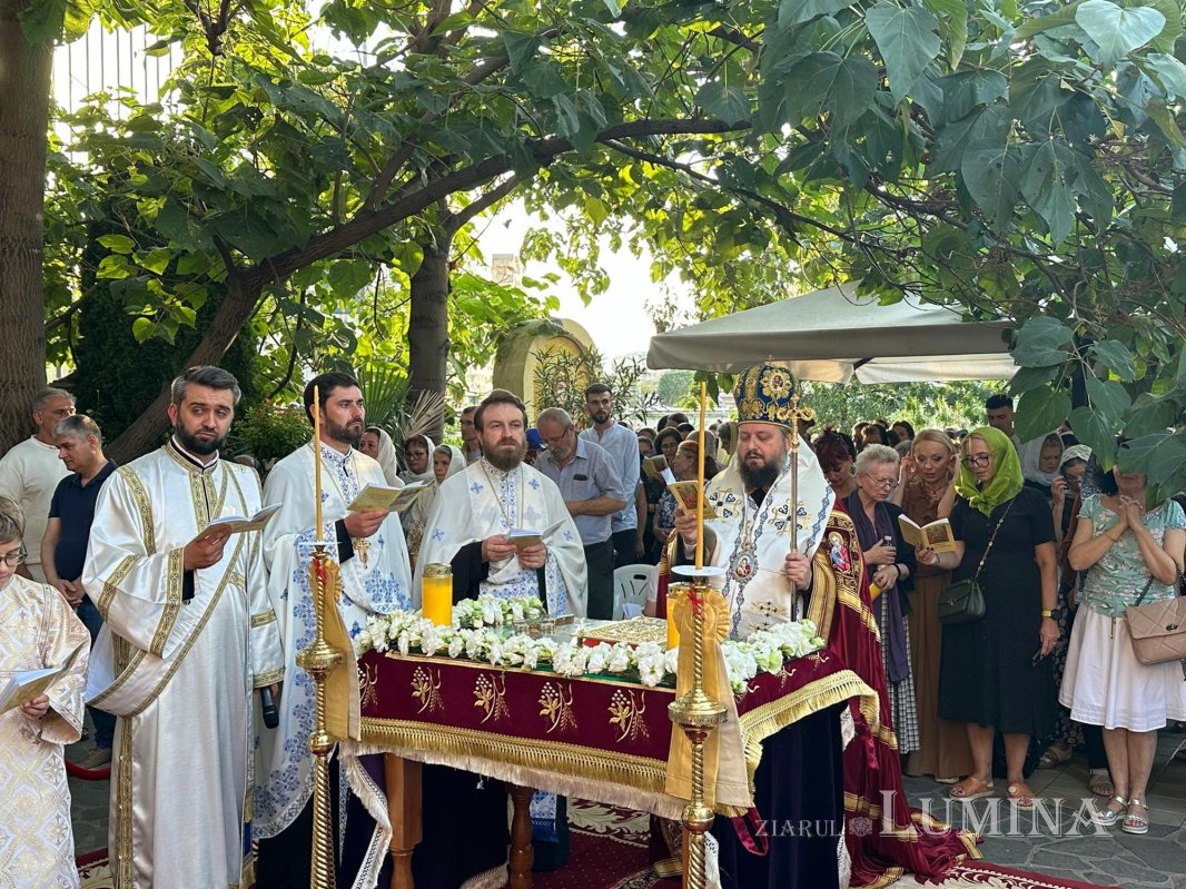 Cântare de preamărire adusă Maicii Domnului la Paraclisul Catedralei Naţionale 305956