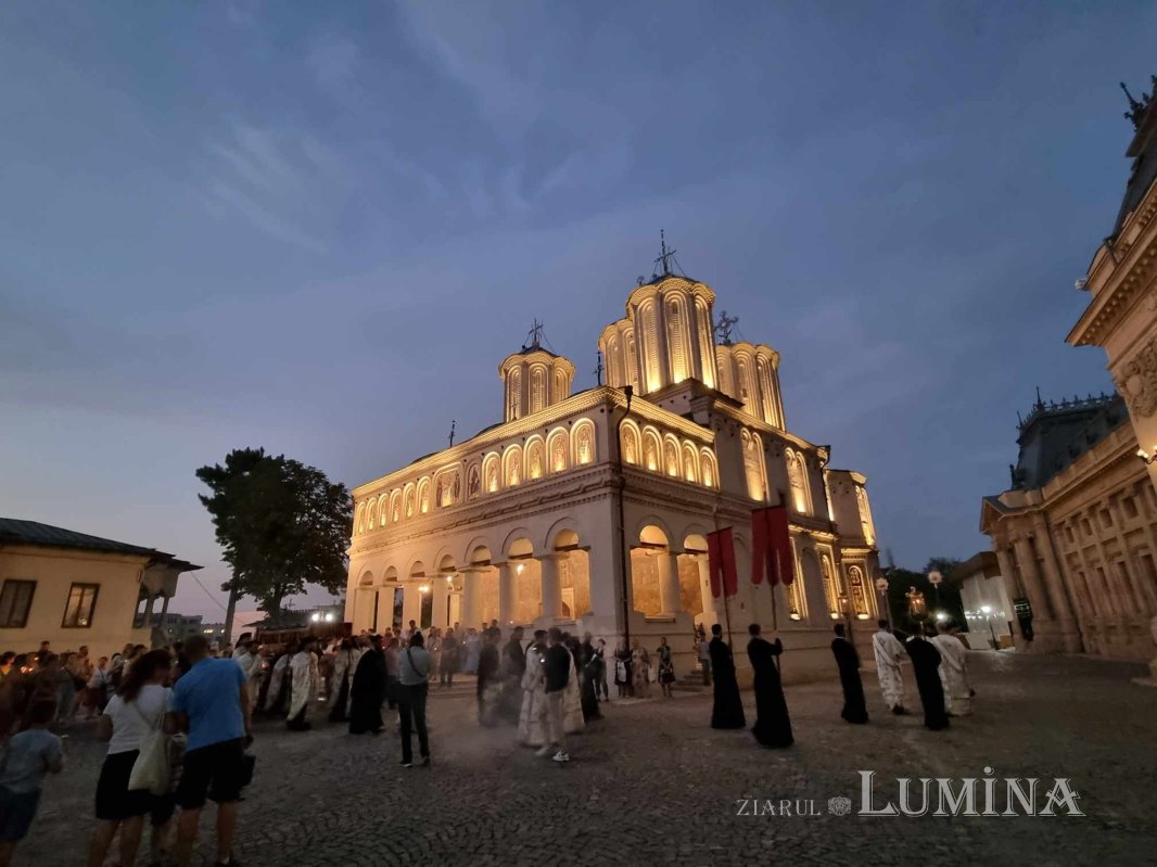Prohodul Maicii Domnului la Catedrala Patriarhală 305876