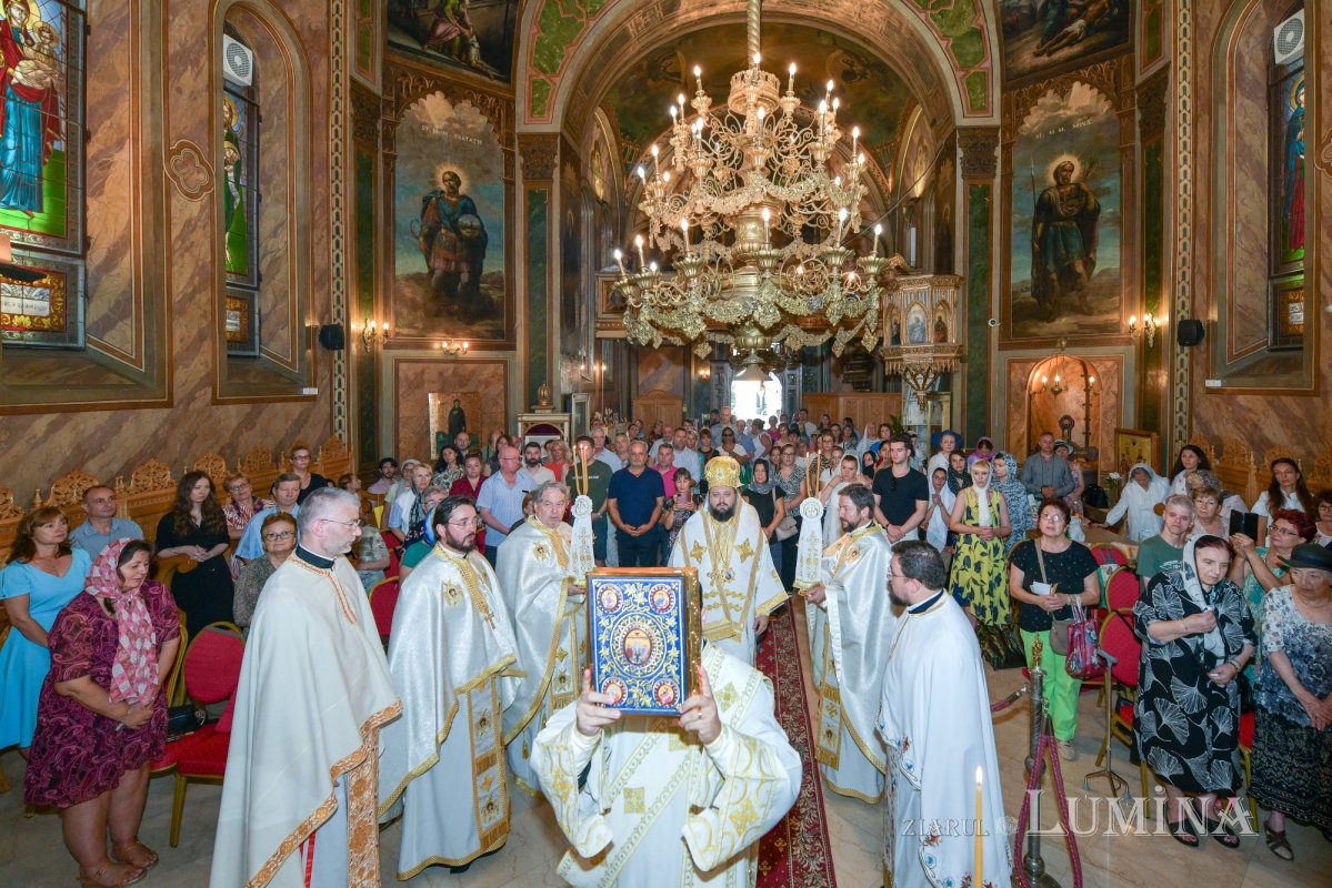 Binecuvântare arhierească pentru credincioşii Parohiei Zlătari din Capitală 306736
