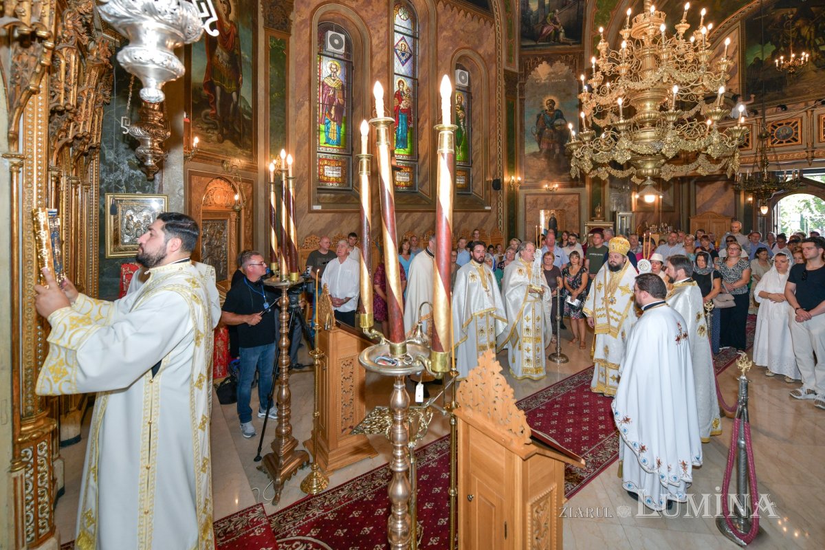 Binecuvântare arhierească pentru credincioşii Parohiei Zlătari din Capitală 306738