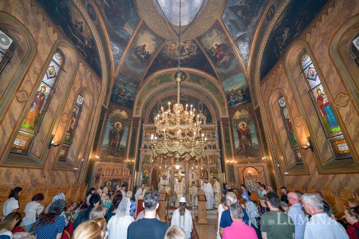 Binecuvântare arhierească pentru credincioşii Parohiei Zlătari din Capitală 306745