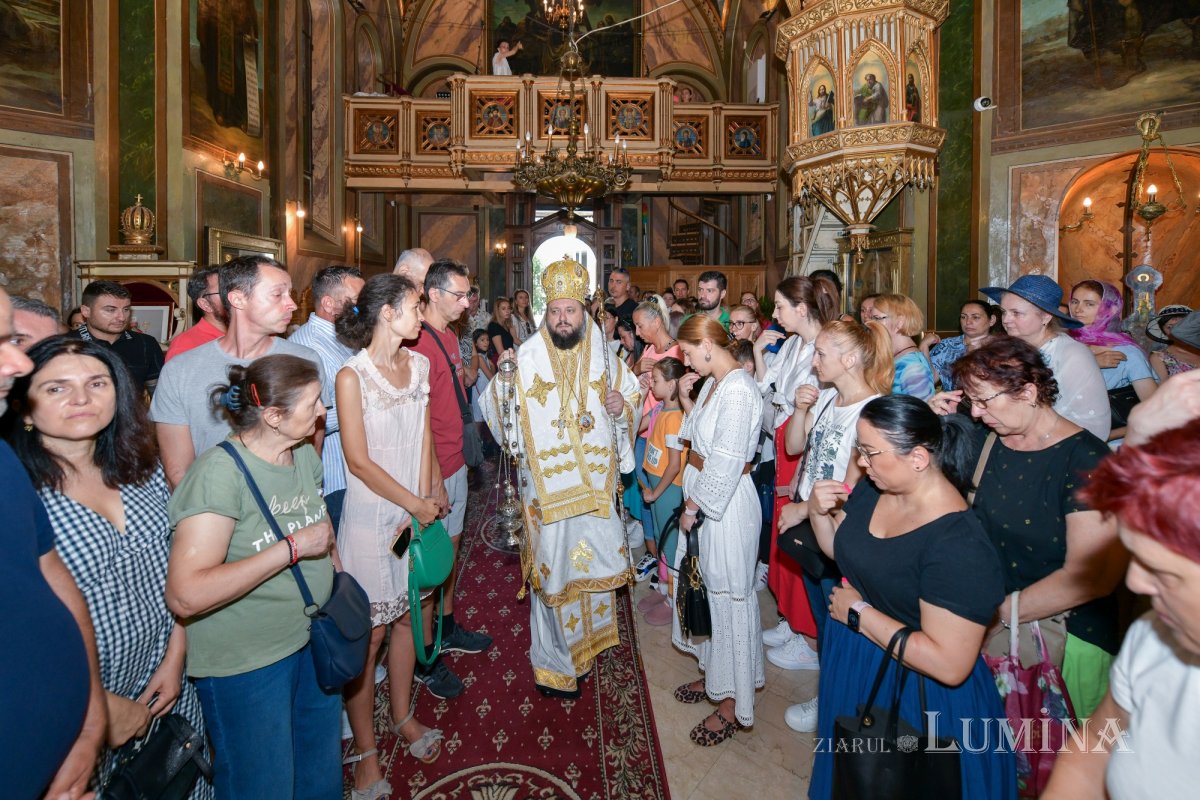 Binecuvântare arhierească pentru credincioşii Parohiei Zlătari din Capitală 306748