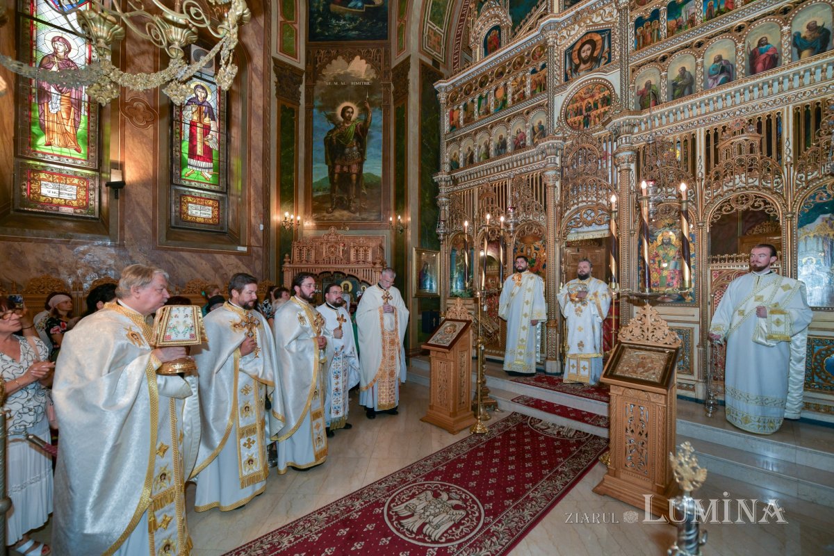 Binecuvântare arhierească pentru credincioşii Parohiei Zlătari din Capitală 306749