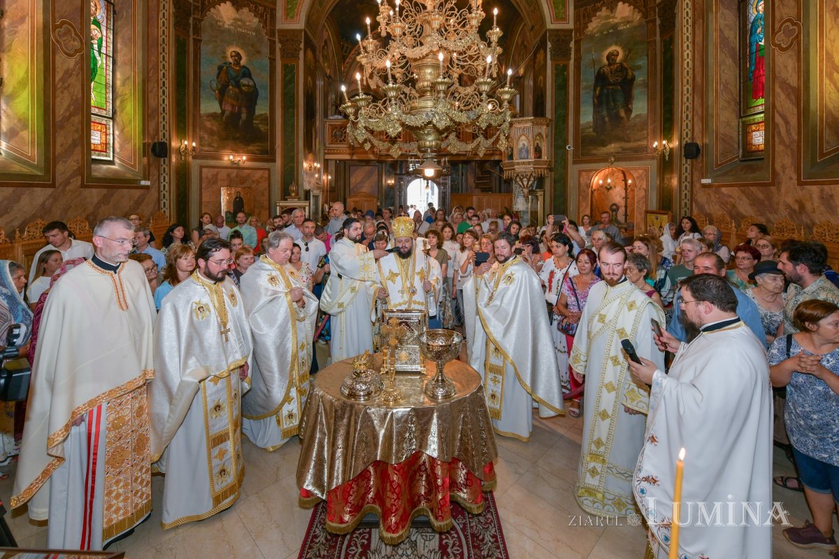 Binecuvântare arhierească pentru credincioşii Parohiei Zlătari din Capitală 306757