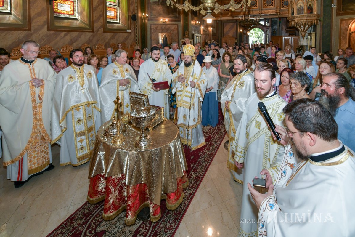 Binecuvântare arhierească pentru credincioşii Parohiei Zlătari din Capitală 306759