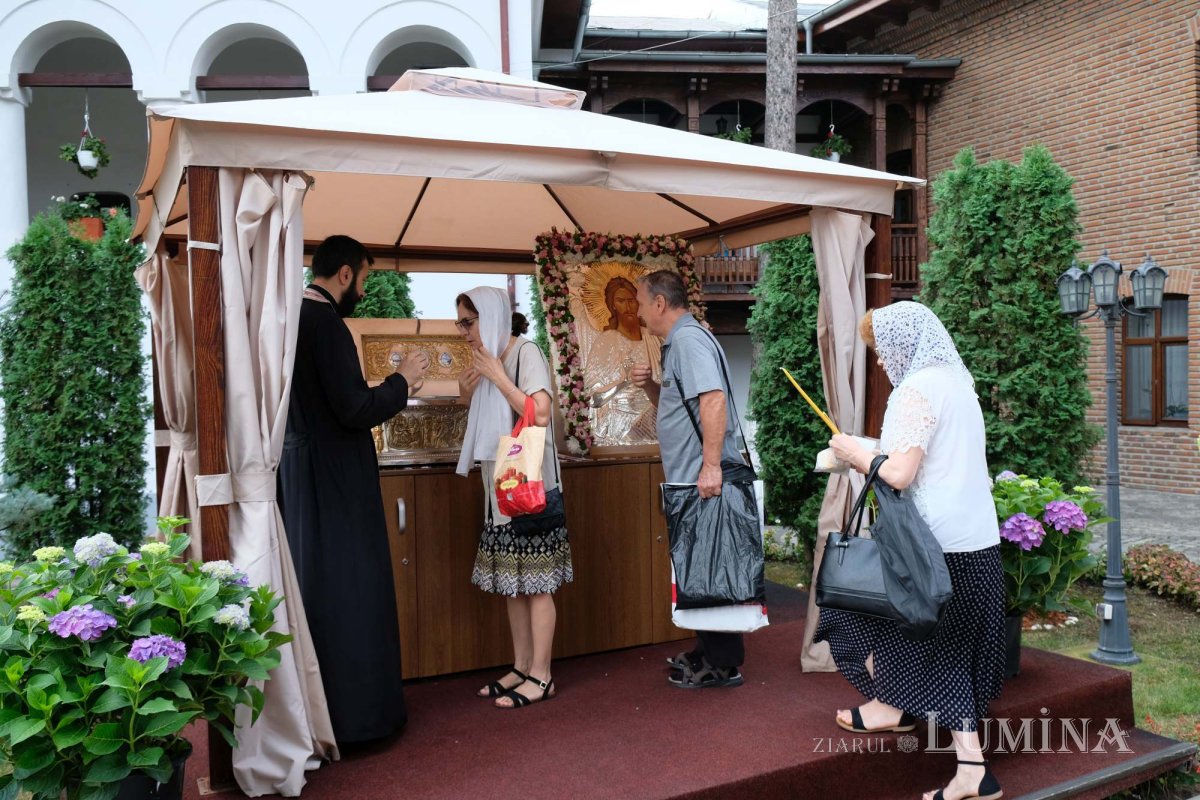 Rugăciune către Înaintemergătorul Domnului la Mănăstirea Plumbuita 307071