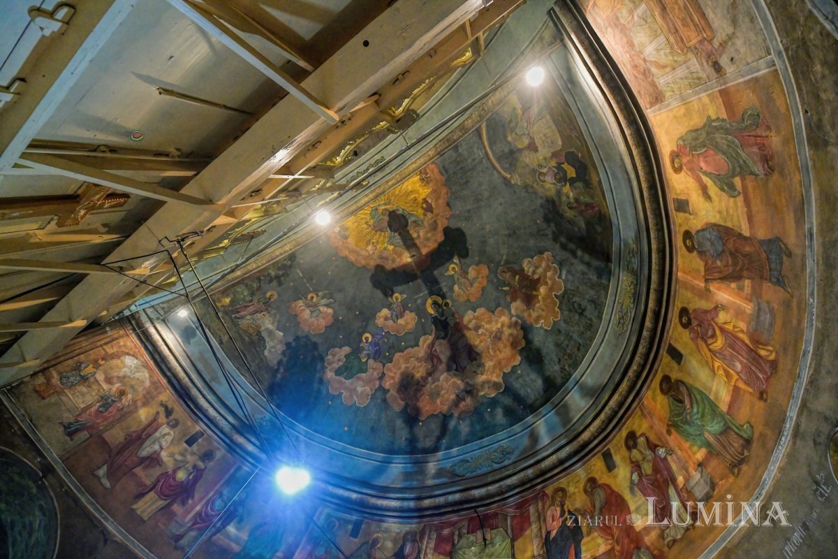 Sclipirile Luminii: Mănăstirea Pasărea 307067