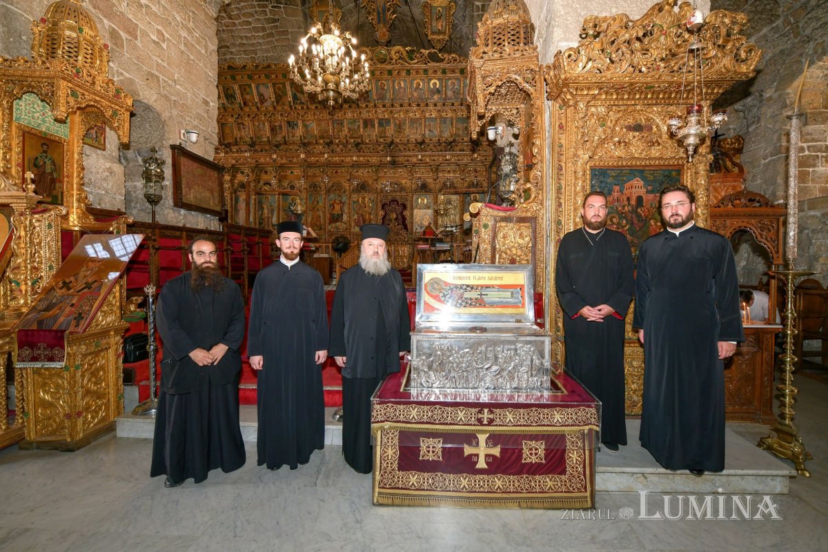 Delegaţia Patriarhiei Române cu moaştele Sfântului Ciprian a ajuns în Cipru 307213