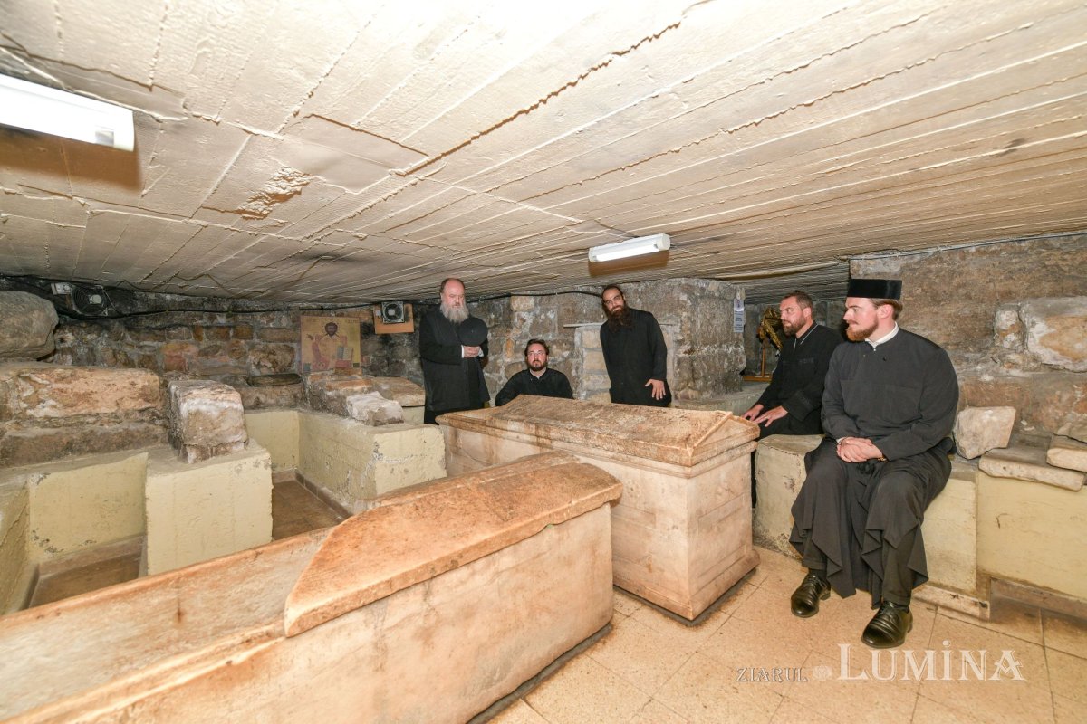 Delegaţia Patriarhiei Române cu moaştele Sfântului Ciprian a ajuns în Cipru 307215