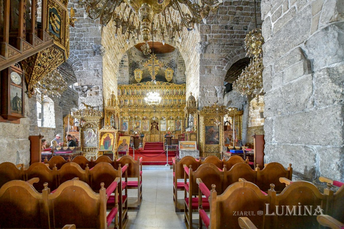 Delegaţia Patriarhiei Române cu moaştele Sfântului Ciprian a ajuns în Cipru 307218