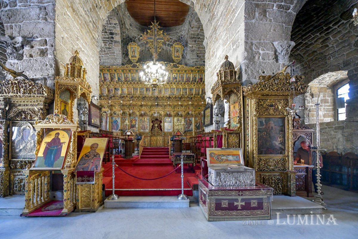 Delegaţia Patriarhiei Române cu moaştele Sfântului Ciprian a ajuns în Cipru 307219