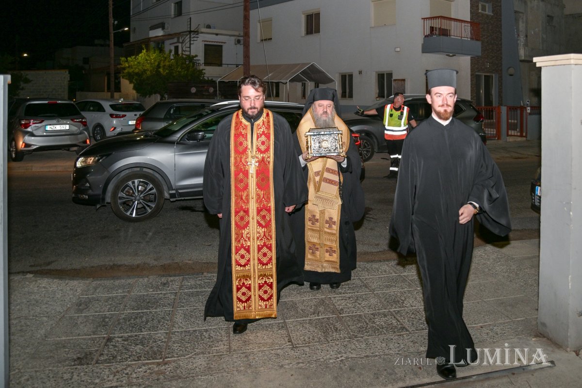 Moaştele Sfântului Ciprian de la Biserica Zlătari din Bucureşti, întâmpinate în Cipru de Mitropolitul Athanasios de Limassol 307277