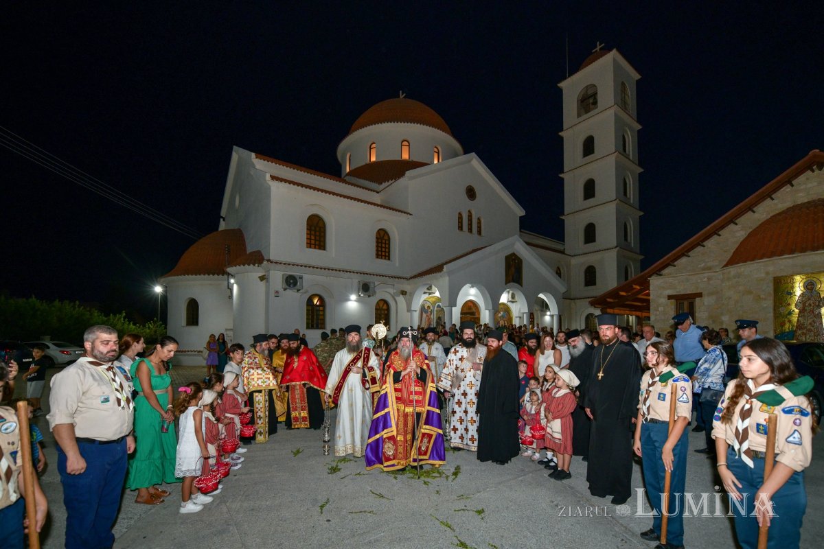 Moaştele Sfântului Ciprian de la Biserica Zlătari din Bucureşti, întâmpinate în Cipru de Mitropolitul Athanasios de Limassol 307278