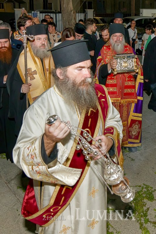 Moaştele Sfântului Ciprian de la Biserica Zlătari din Bucureşti, întâmpinate în Cipru de Mitropolitul Athanasios de Limassol 307281