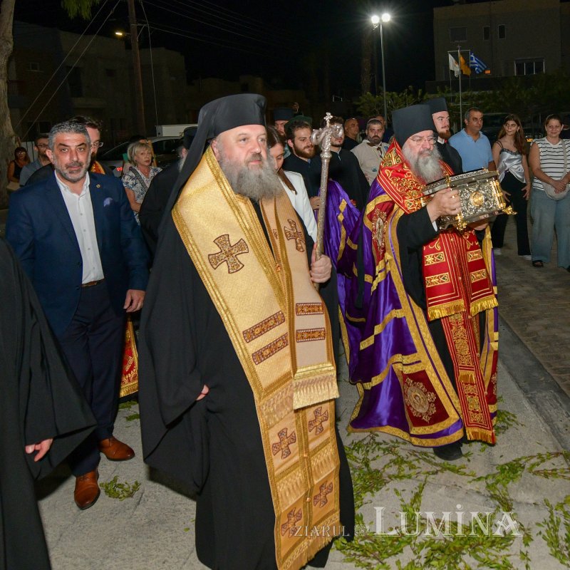 Moaştele Sfântului Ciprian de la Biserica Zlătari din Bucureşti, întâmpinate în Cipru de Mitropolitul Athanasios de Limassol 307282