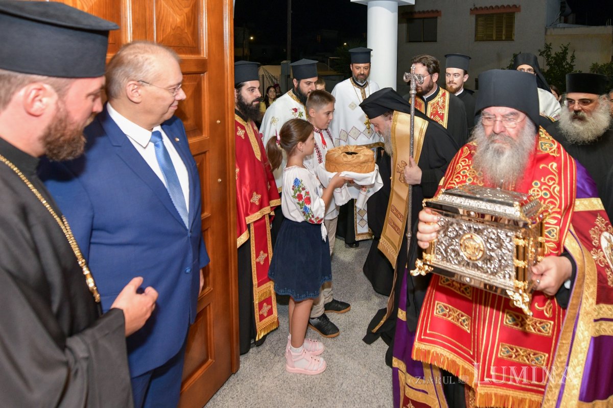 Moaştele Sfântului Ciprian de la Biserica Zlătari din Bucureşti, întâmpinate în Cipru de Mitropolitul Athanasios de Limassol 307285