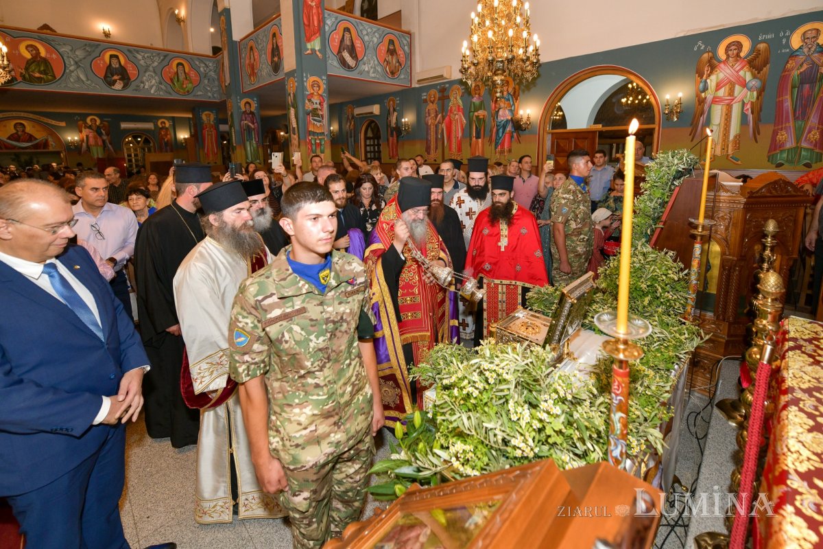 Moaştele Sfântului Ciprian de la Biserica Zlătari din Bucureşti, întâmpinate în Cipru de Mitropolitul Athanasios de Limassol 307286