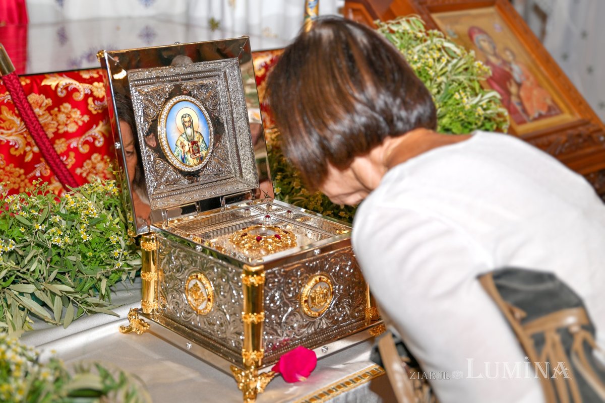 Moaştele Sfântului Ciprian de la Biserica Zlătari din Bucureşti, întâmpinate în Cipru de Mitropolitul Athanasios de Limassol 307291