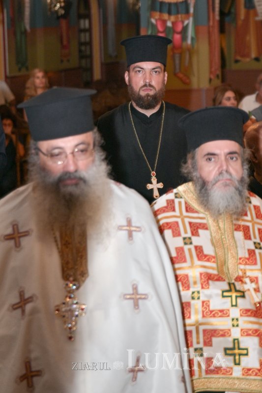 Moaştele Sfântului Ciprian de la Biserica Zlătari din Bucureşti, întâmpinate în Cipru de Mitropolitul Athanasios de Limassol 307294