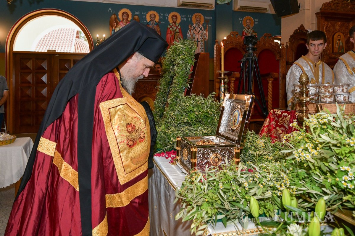 Moaştele Sfântului Ciprian de la Biserica Zlătari din Bucureşti, întâmpinate în Cipru de Mitropolitul Athanasios de Limassol 307301