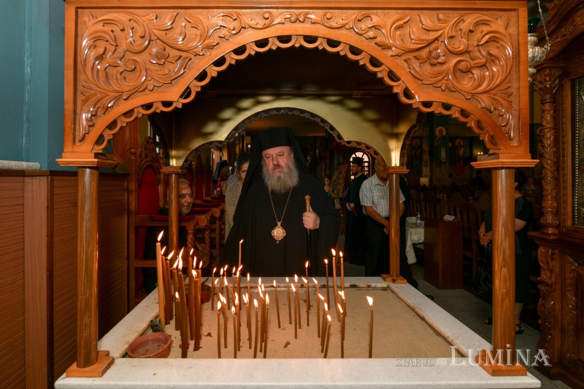 Moaştele Sfântului Ciprian de la Biserica Zlătari din Bucureşti, întâmpinate în Cipru de Mitropolitul Athanasios de Limassol 307303