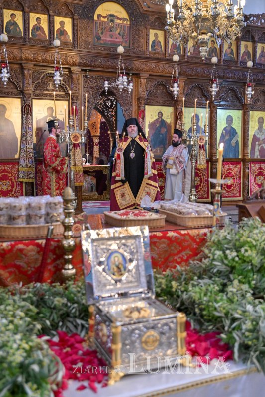 Moaştele Sfântului Ciprian de la Biserica Zlătari din Bucureşti, întâmpinate în Cipru de Mitropolitul Athanasios de Limassol 307308