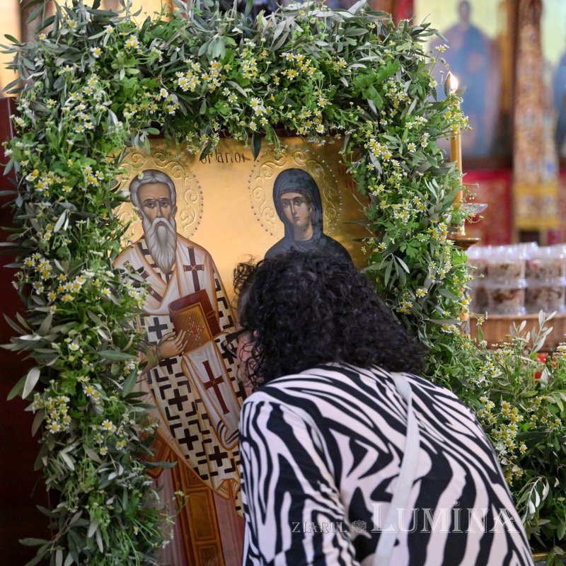 Moaştele Sfântului Ciprian de la Biserica Zlătari din Bucureşti, întâmpinate în Cipru de Mitropolitul Athanasios de Limassol 307309