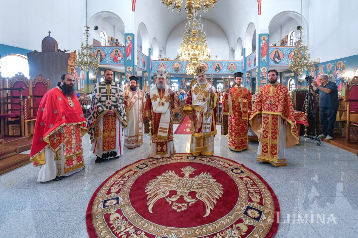 Moaştele Sfântului Ciprian de la Biserica Zlătari din Bucureşti, întâmpinate în Cipru de Mitropolitul Athanasios de Limassol 307313