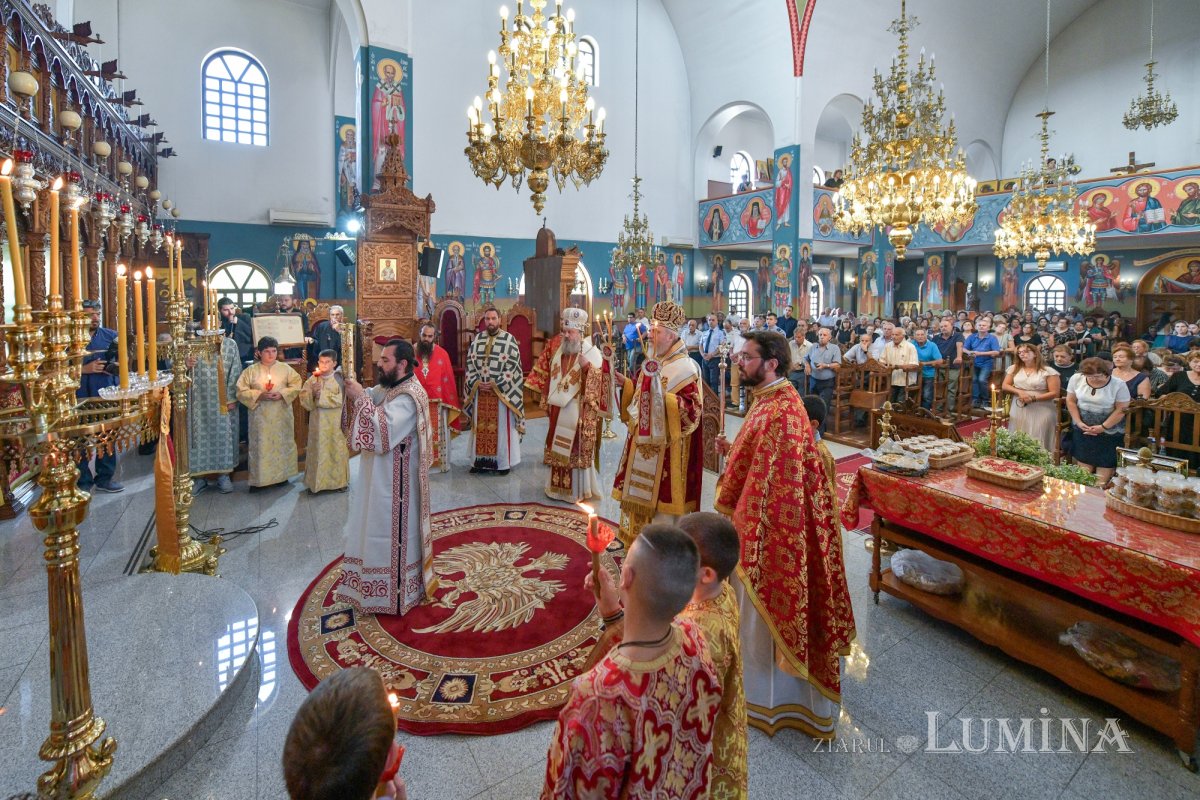 Moaştele Sfântului Ciprian de la Biserica Zlătari din Bucureşti, întâmpinate în Cipru de Mitropolitul Athanasios de Limassol 307318