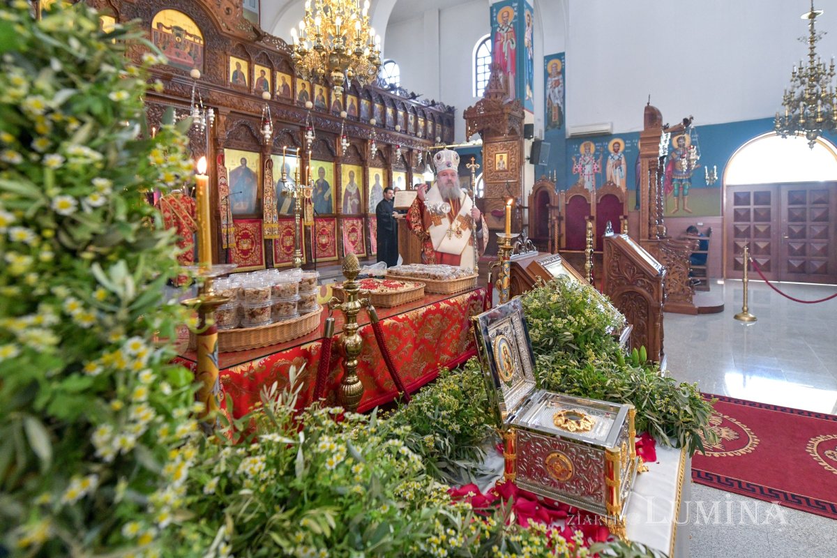 Moaştele Sfântului Ciprian de la Biserica Zlătari din Bucureşti, întâmpinate în Cipru de Mitropolitul Athanasios de Limassol 307319