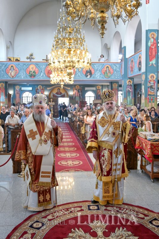 Moaştele Sfântului Ciprian de la Biserica Zlătari din Bucureşti, întâmpinate în Cipru de Mitropolitul Athanasios de Limassol 307321
