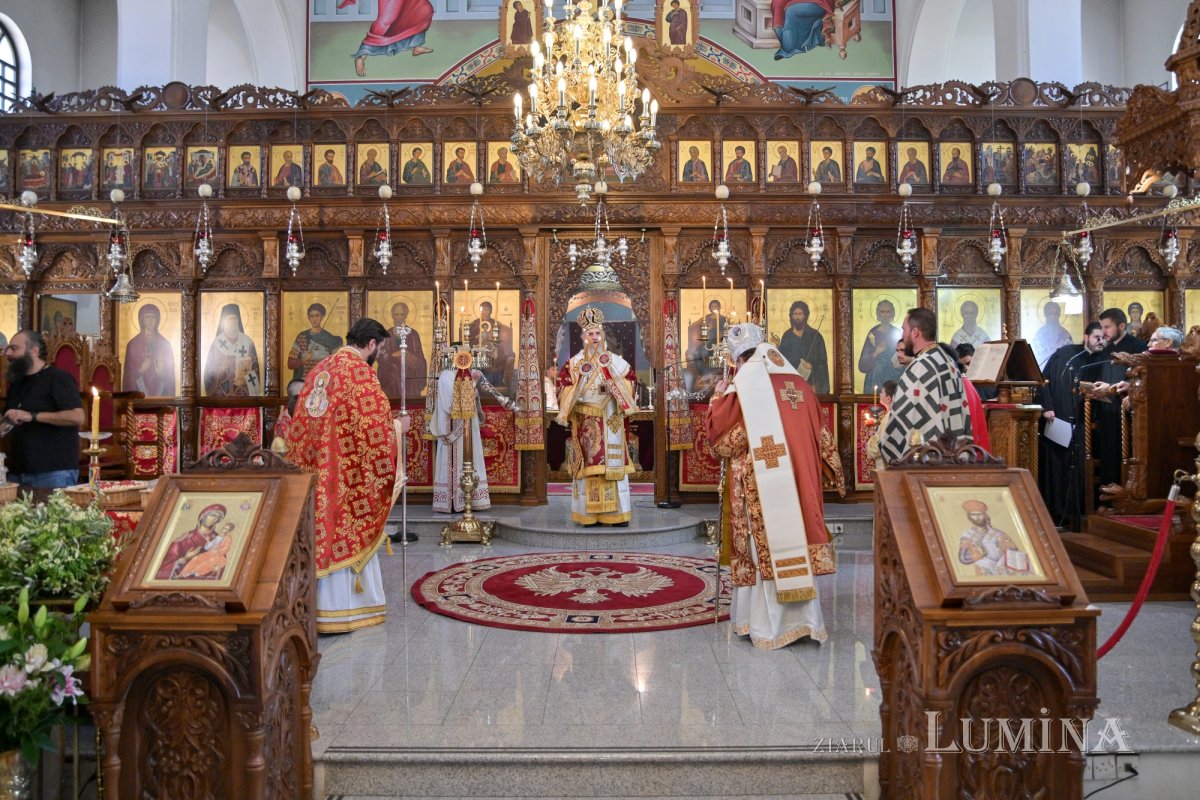 Moaştele Sfântului Ciprian de la Biserica Zlătari din Bucureşti, întâmpinate în Cipru de Mitropolitul Athanasios de Limassol 307323