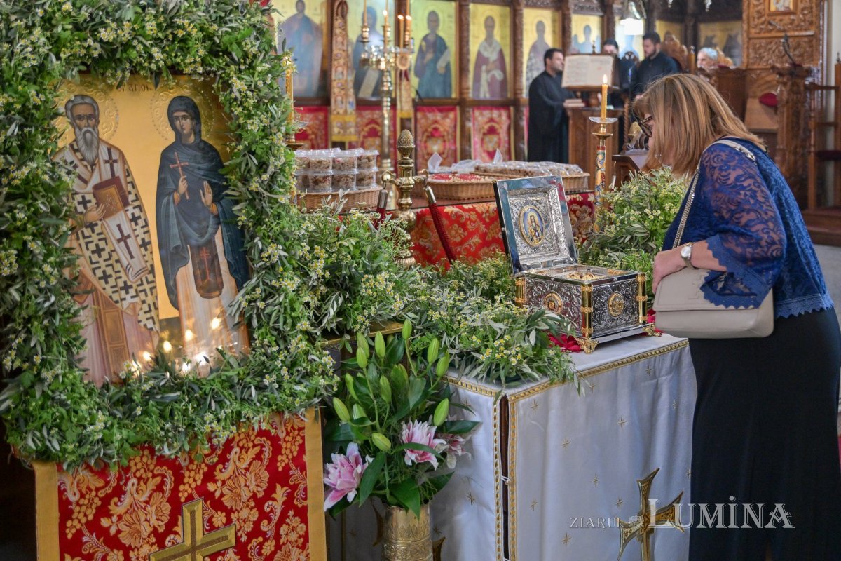 Moaştele Sfântului Ciprian de la Biserica Zlătari din Bucureşti, întâmpinate în Cipru de Mitropolitul Athanasios de Limassol 307324