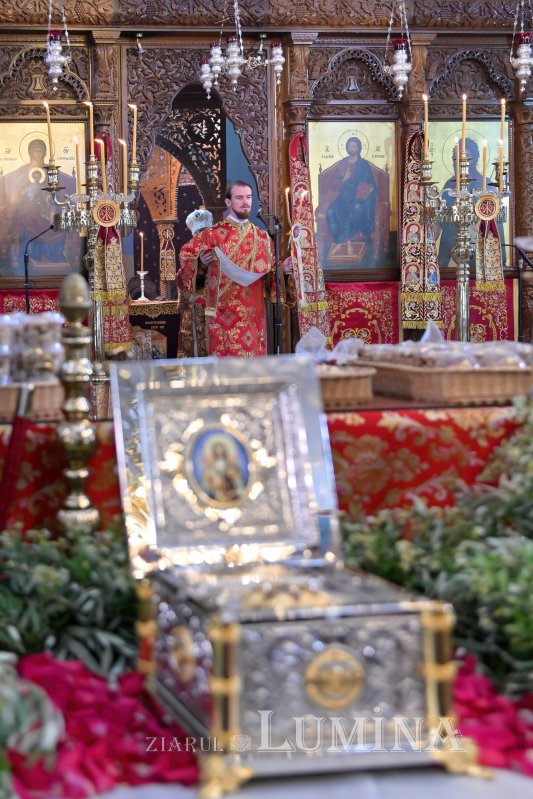 Moaştele Sfântului Ciprian de la Biserica Zlătari din Bucureşti, întâmpinate în Cipru de Mitropolitul Athanasios de Limassol 307325