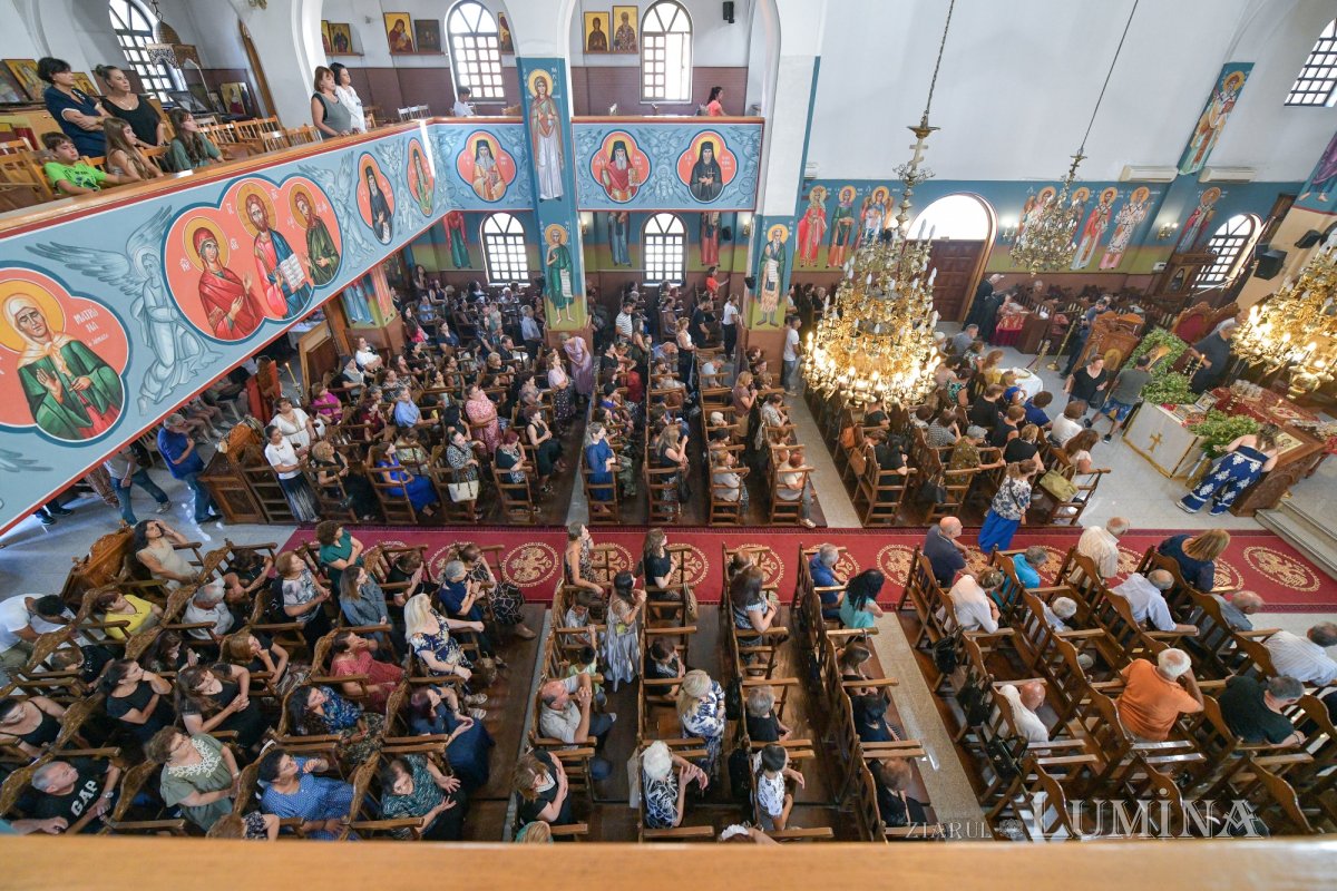 Moaştele Sfântului Ciprian de la Biserica Zlătari din Bucureşti, întâmpinate în Cipru de Mitropolitul Athanasios de Limassol 307331