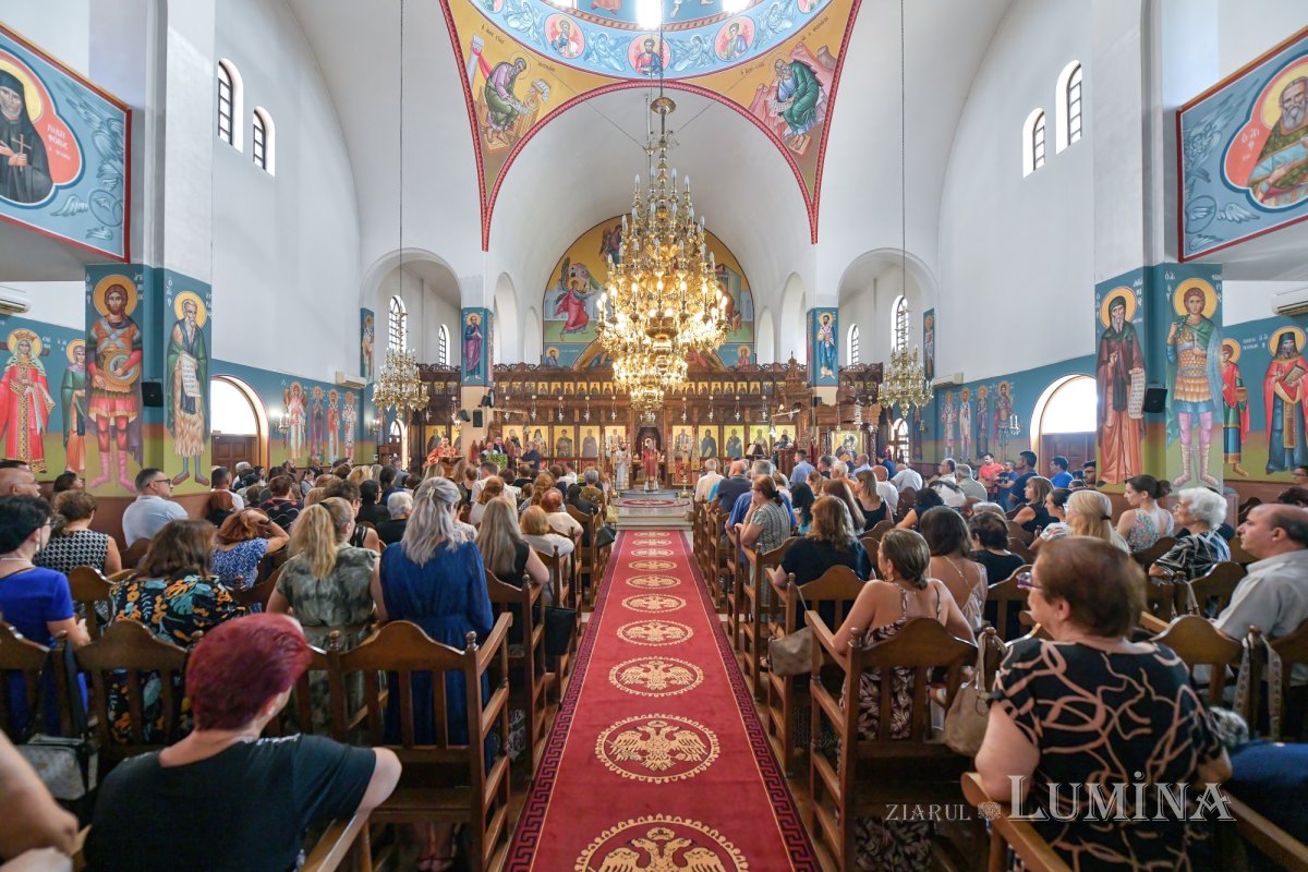 Moaştele Sfântului Ciprian de la Biserica Zlătari din Bucureşti, întâmpinate în Cipru de Mitropolitul Athanasios de Limassol 307334