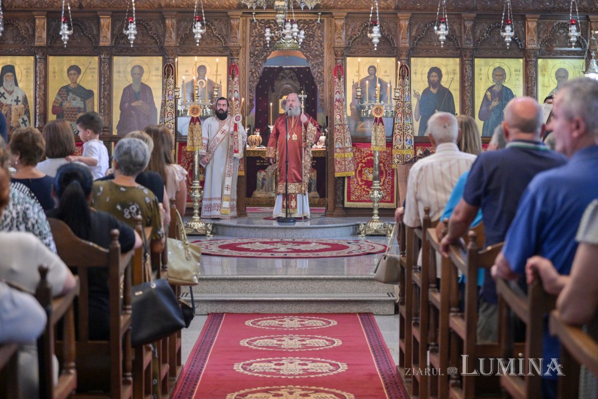 Moaştele Sfântului Ciprian de la Biserica Zlătari din Bucureşti, întâmpinate în Cipru de Mitropolitul Athanasios de Limassol 307335