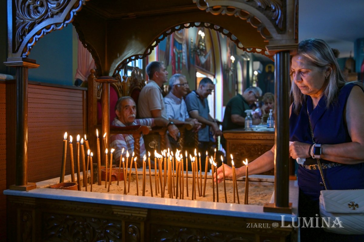 Moaştele Sfântului Ciprian de la Biserica Zlătari din Bucureşti, întâmpinate în Cipru de Mitropolitul Athanasios de Limassol 307336