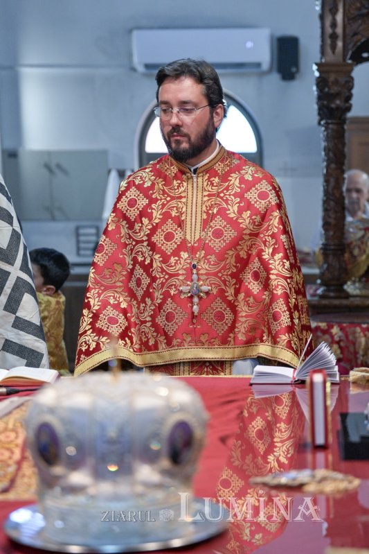 Moaştele Sfântului Ciprian de la Biserica Zlătari din Bucureşti, întâmpinate în Cipru de Mitropolitul Athanasios de Limassol 307337