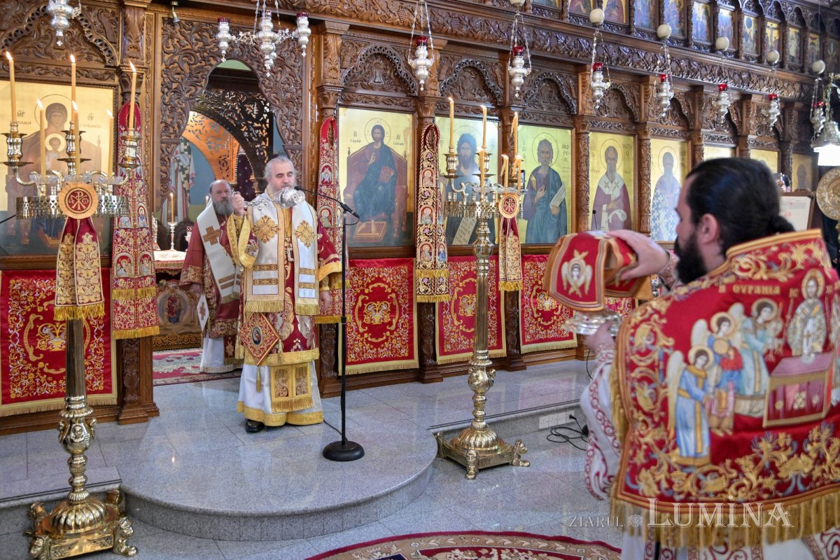 Moaştele Sfântului Ciprian de la Biserica Zlătari din Bucureşti, întâmpinate în Cipru de Mitropolitul Athanasios de Limassol 307341