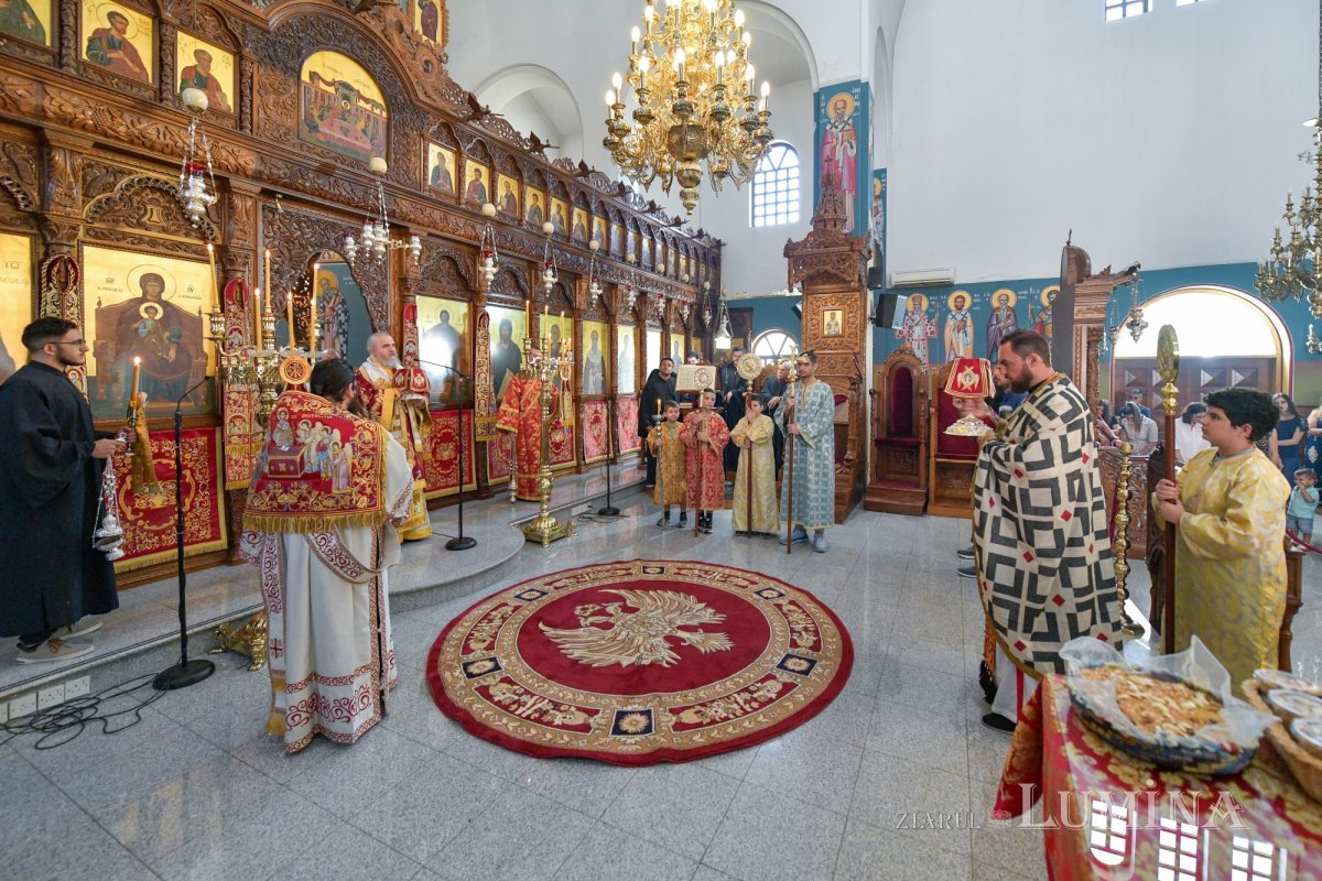 Moaştele Sfântului Ciprian de la Biserica Zlătari din Bucureşti, întâmpinate în Cipru de Mitropolitul Athanasios de Limassol 307342