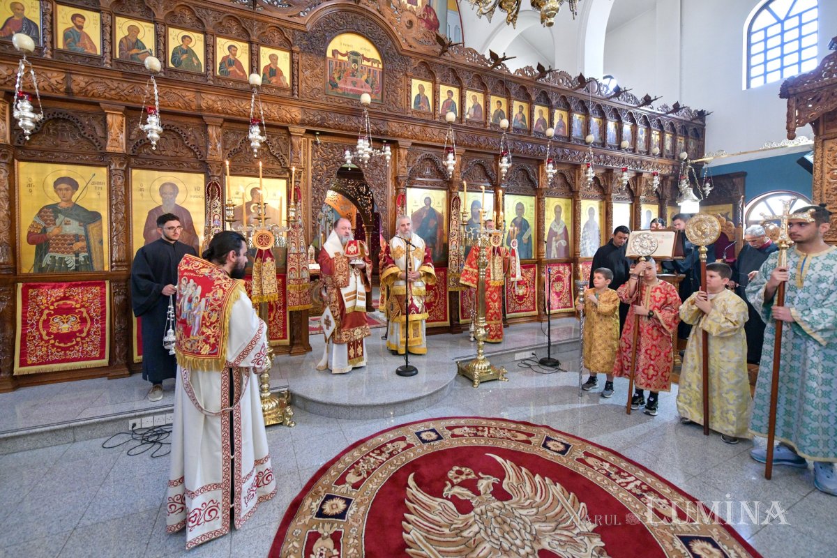 Moaştele Sfântului Ciprian de la Biserica Zlătari din Bucureşti, întâmpinate în Cipru de Mitropolitul Athanasios de Limassol 307343