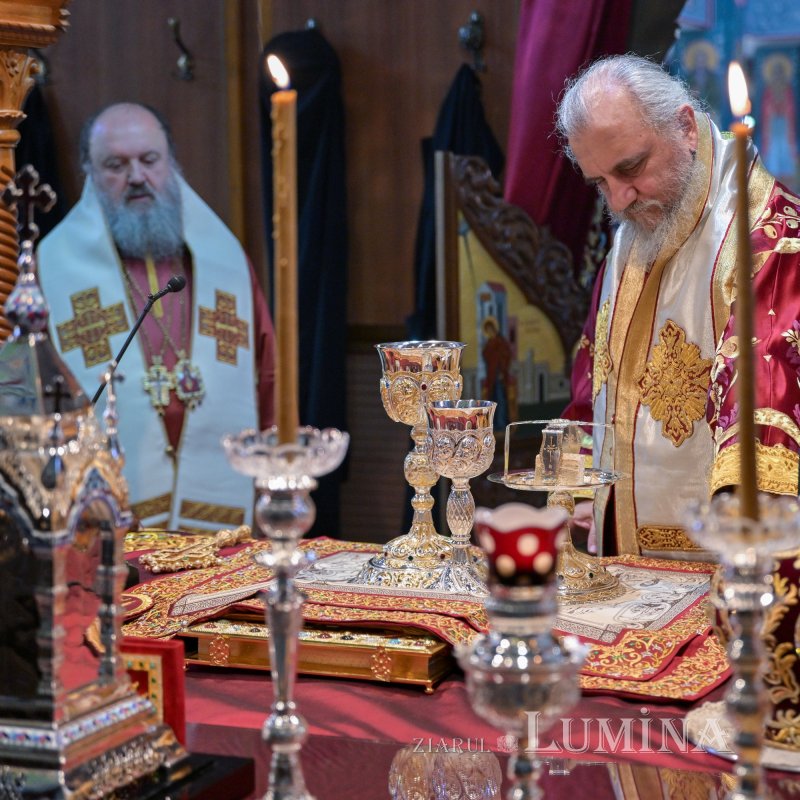 Moaştele Sfântului Ciprian de la Biserica Zlătari din Bucureşti, întâmpinate în Cipru de Mitropolitul Athanasios de Limassol 307344