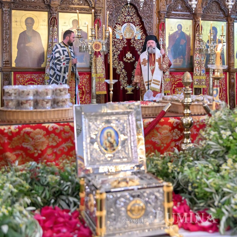 Moaştele Sfântului Ciprian de la Biserica Zlătari din Bucureşti, întâmpinate în Cipru de Mitropolitul Athanasios de Limassol 307347