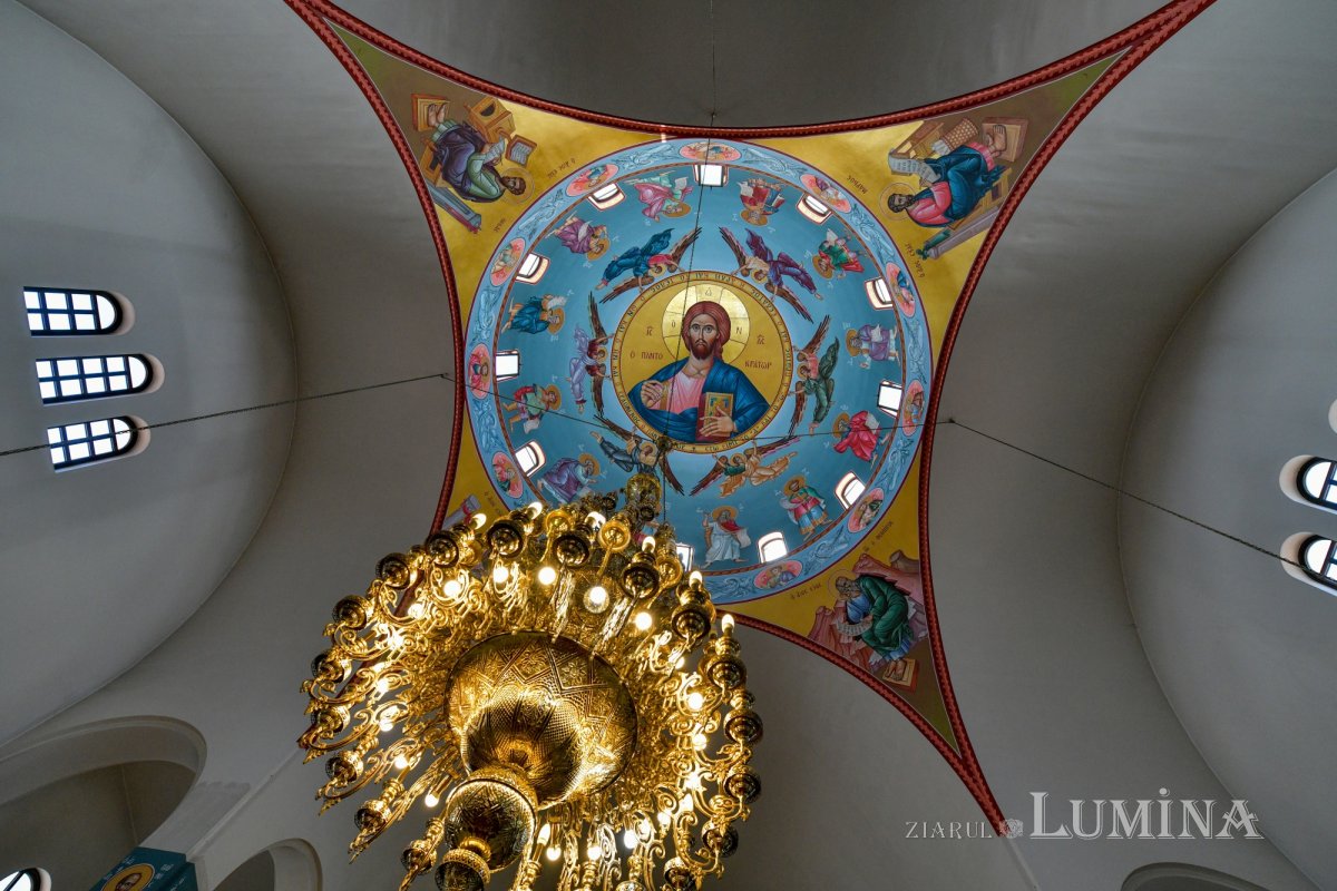 Moaştele Sfântului Ciprian de la Biserica Zlătari din Bucureşti, întâmpinate în Cipru de Mitropolitul Athanasios de Limassol 307348