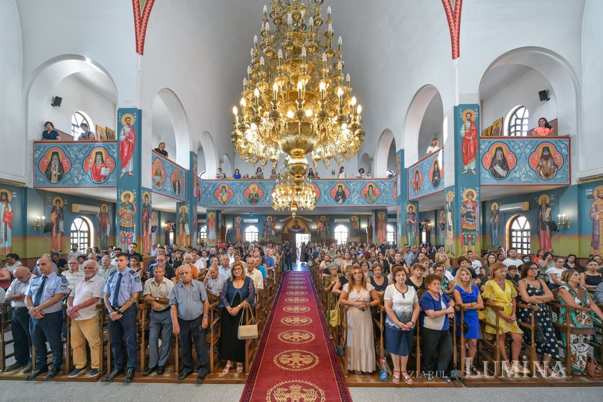 Moaştele Sfântului Ciprian de la Biserica Zlătari din Bucureşti, întâmpinate în Cipru de Mitropolitul Athanasios de Limassol 307349