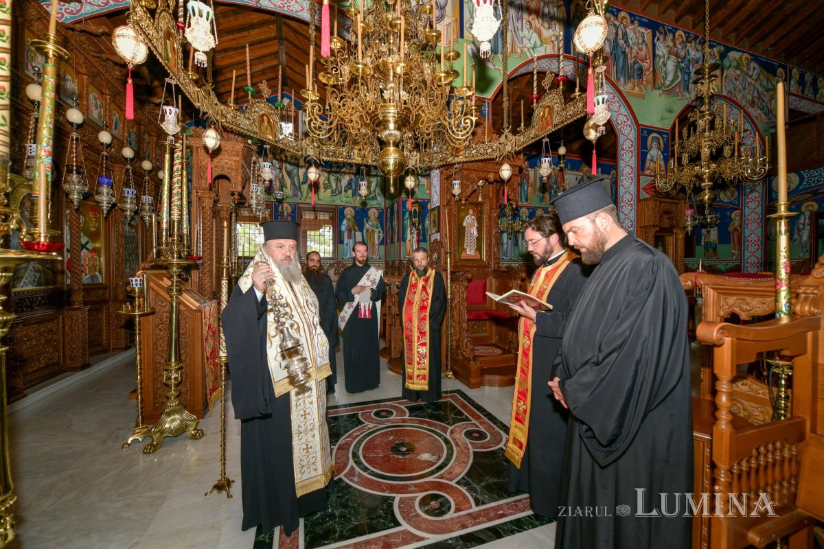 Slujbă de pomenire a părintelui profesor Constantin Corniţescu oficiată la o mănăstire din insula Cipru 307641